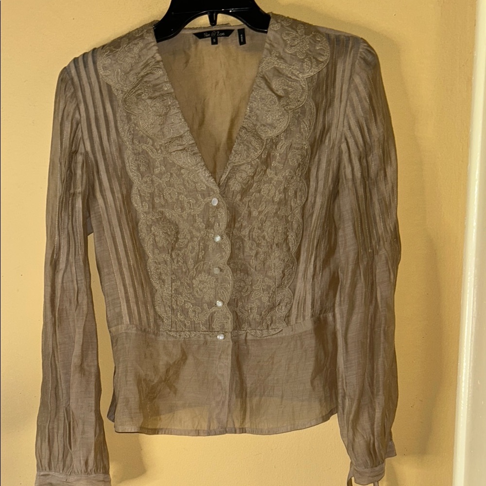 NIC& ZOE Tan Lace Button-Up Blouse